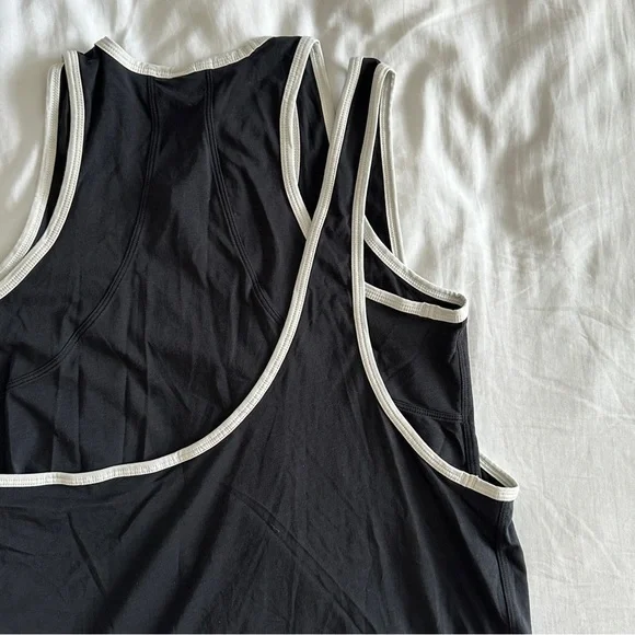 LULULEMON TANK WOMENS SIZE 6 BLACK  & WHITE - Picture 7 of 8